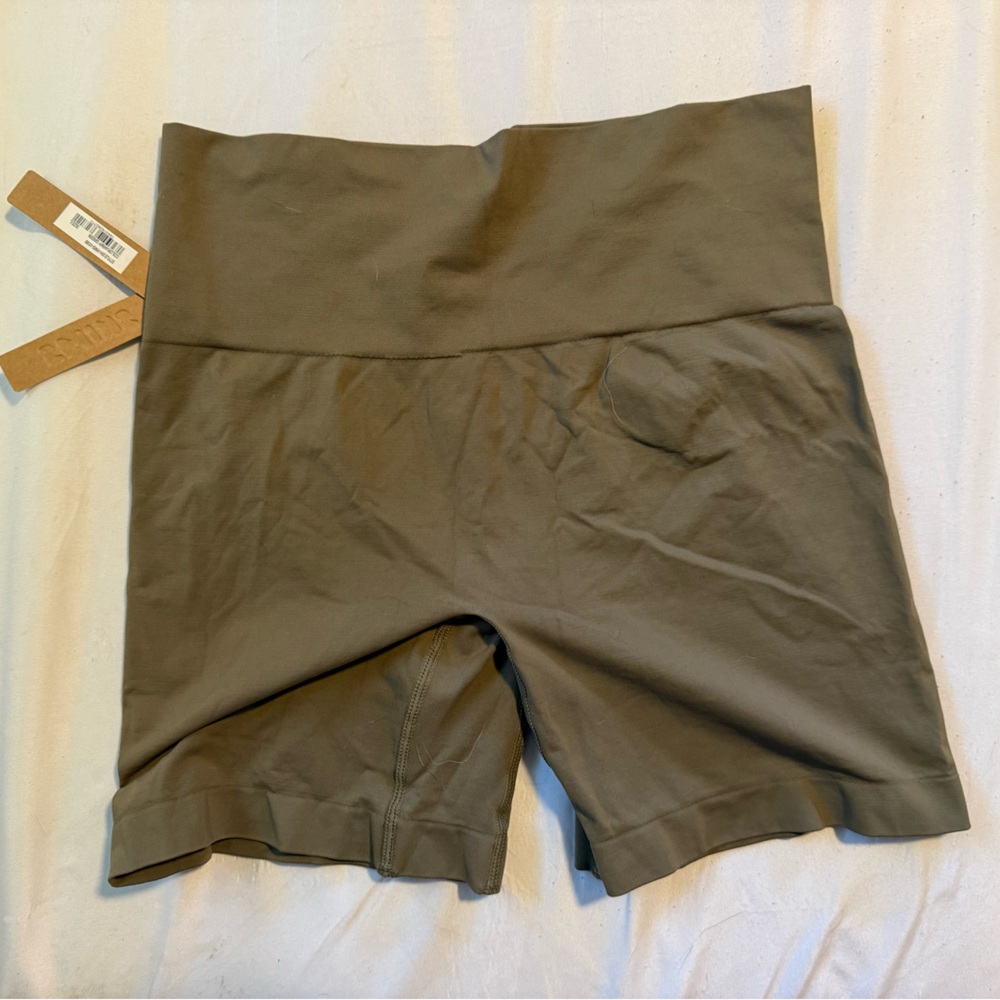 NWT - Skims Soft Smoothing Shorts - Army Green - Size L